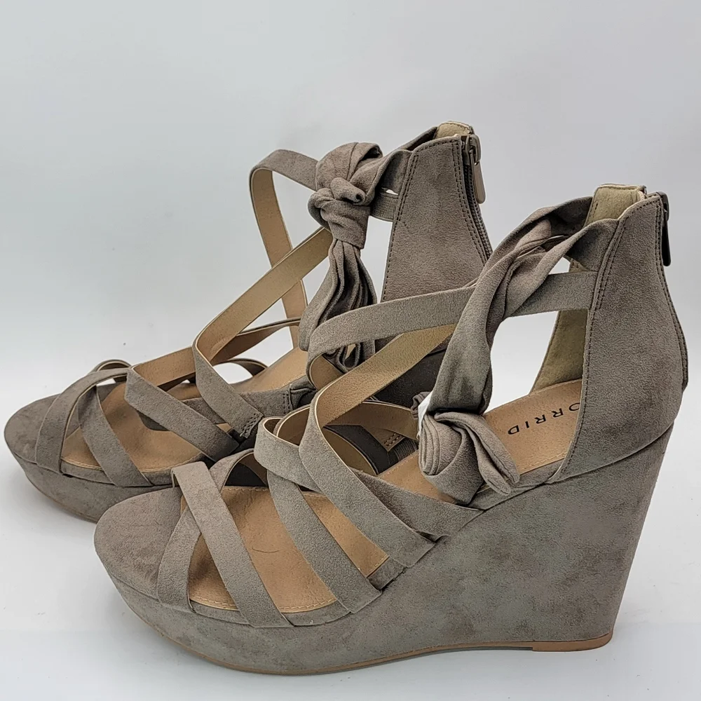 NWT!!‎ Torrid Taupe Strappy Wedge Heels SIZE 11W  #1743
